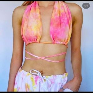 Cute 3 way djustable top!